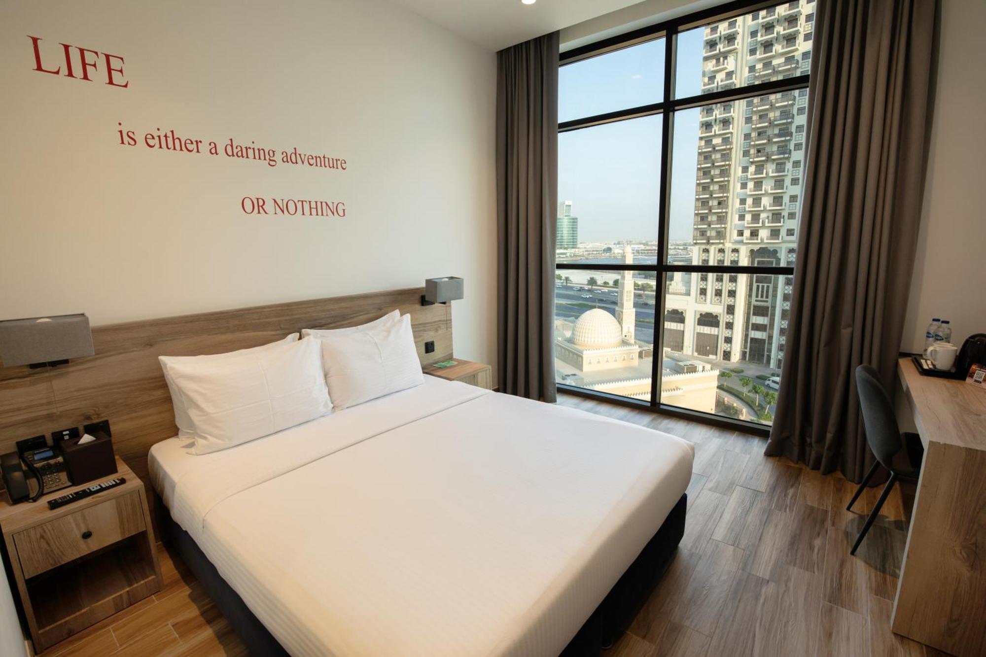 Kingsgate Al Jaddaf Hotel By Millennium ドバイ エクステリア 写真