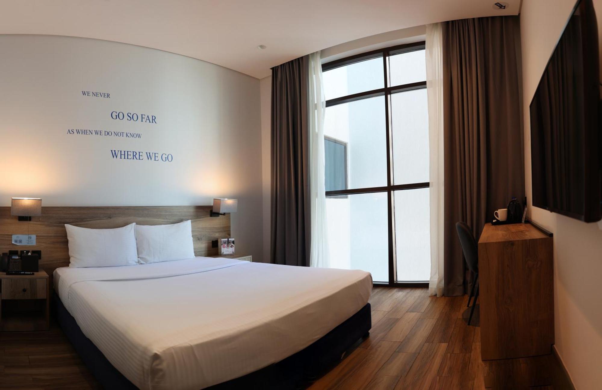 Kingsgate Al Jaddaf Hotel By Millennium ドバイ エクステリア 写真
