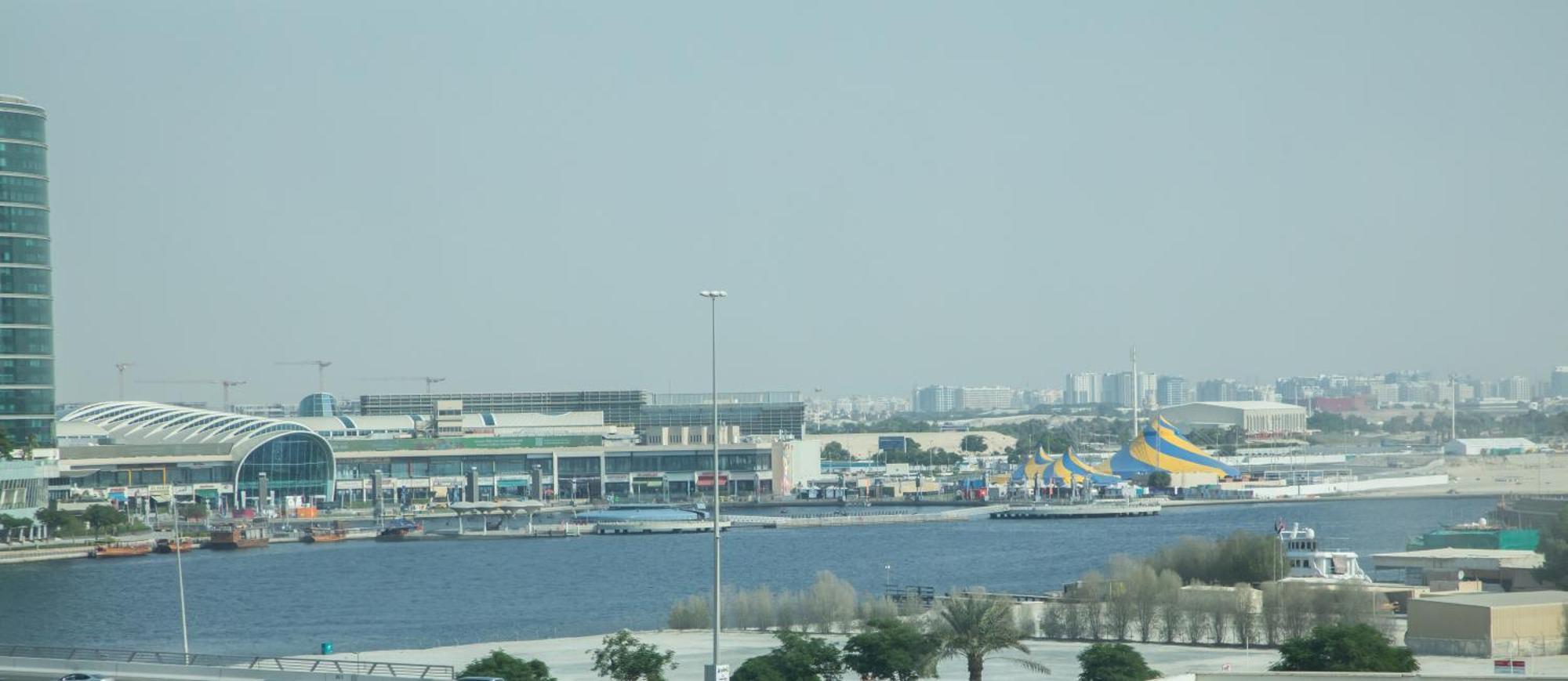 Kingsgate Al Jaddaf Hotel By Millennium ドバイ エクステリア 写真